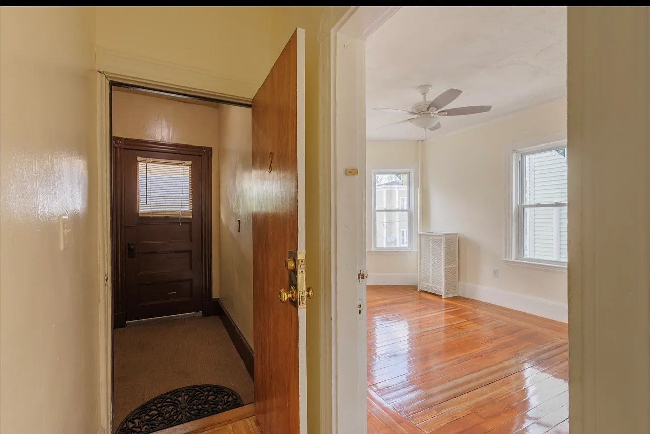 3 bed, 1100 sqft, $2,700 — Photo 4