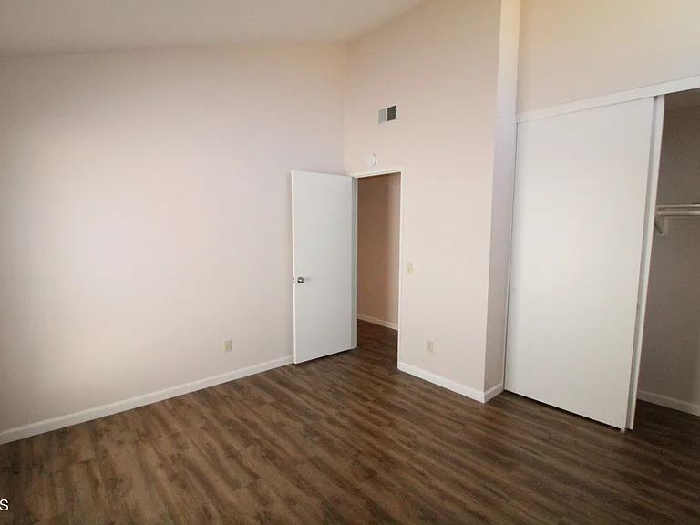 936 Belmont Ave — Photo 53