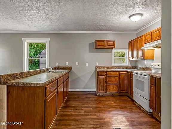 2nd image of 163 E Airview Dr
