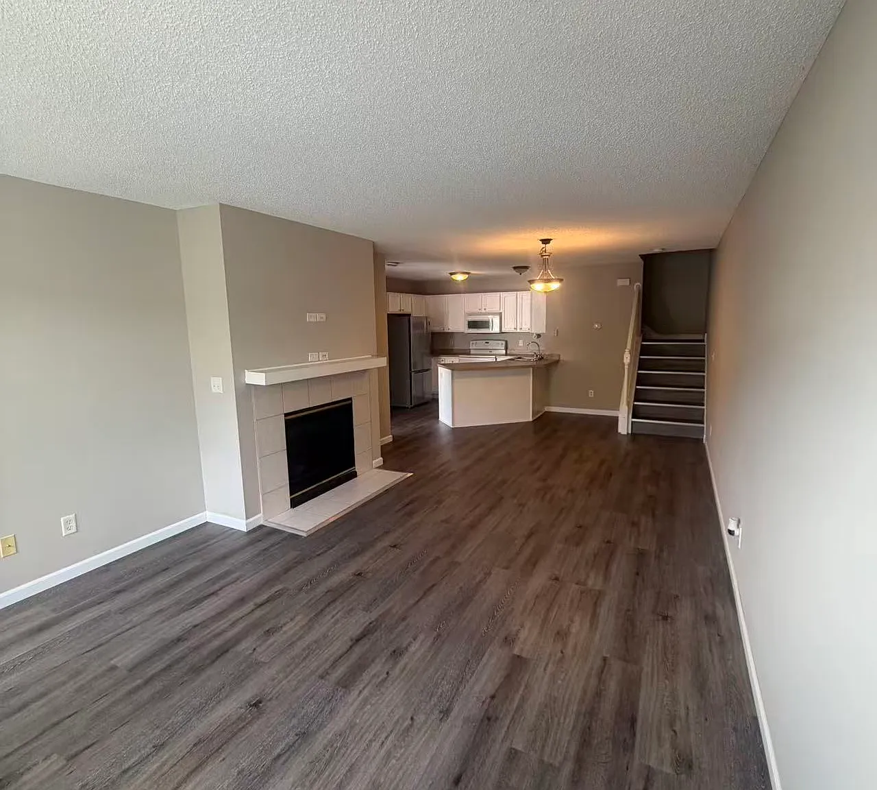3 bed, 2.5 bath, 1400 sqft, $2,300 — Photo 4
