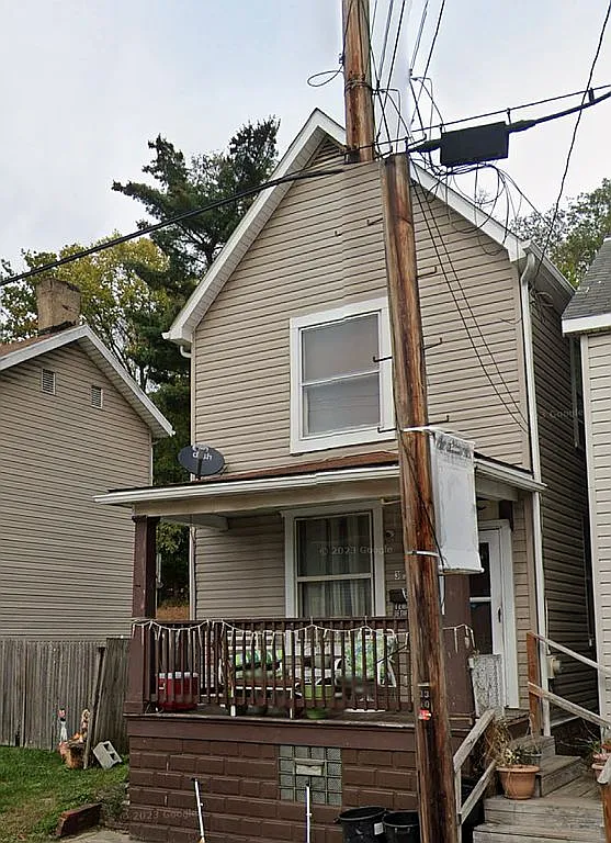 304 Main St photo 1