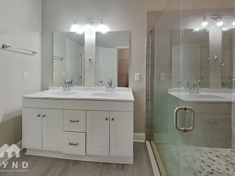 455 Brentwood Ct — Photo 10