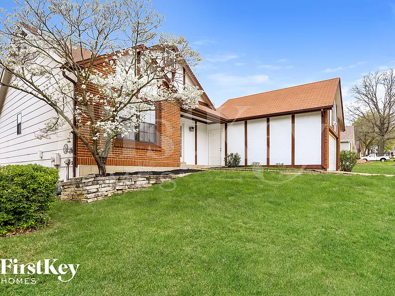 221 Brookmont Farm Ct — Photo 2