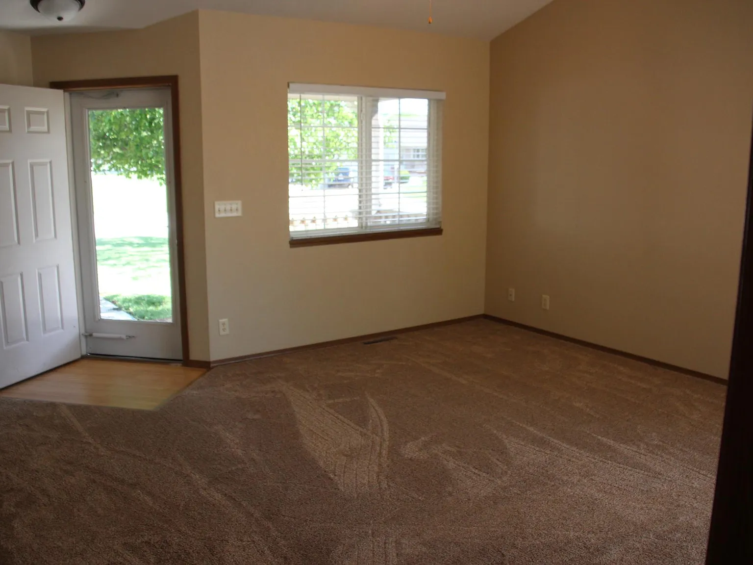 3 bed, 2100 sqft, $1,550 — Photo 4