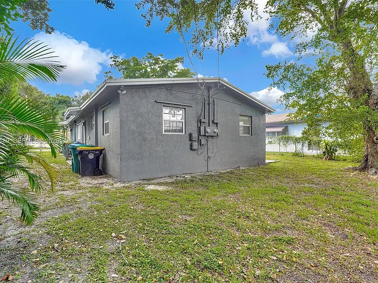 746 SW 4th St #1 — Photo 32