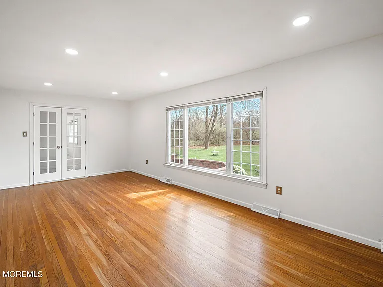 10 Monroe Ct — Photo 18
