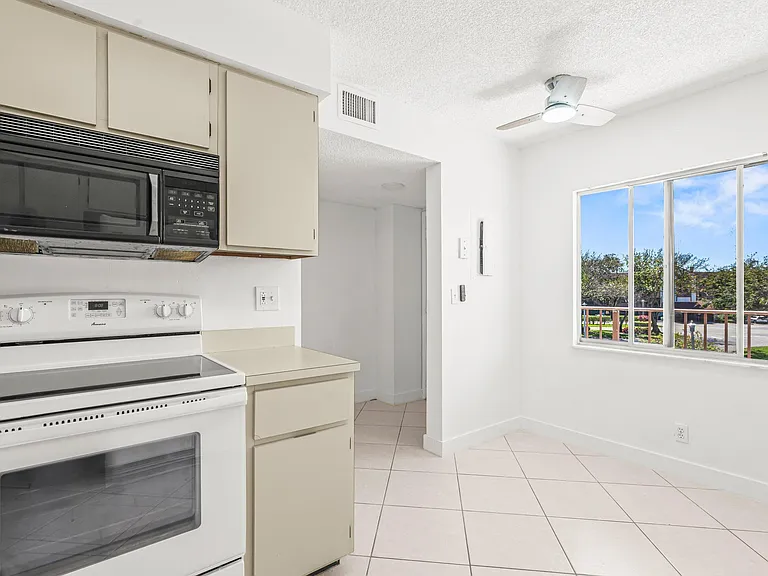7301 Amberly Ln #304 — Photo 9