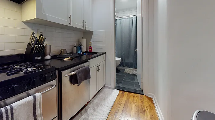 Rented by Bond New York | media 18