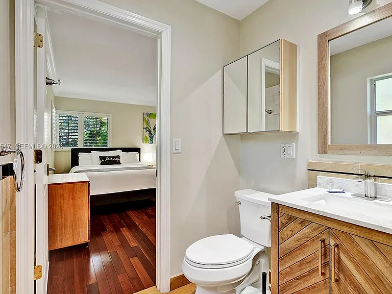 1016 Harrison St — Photo 13