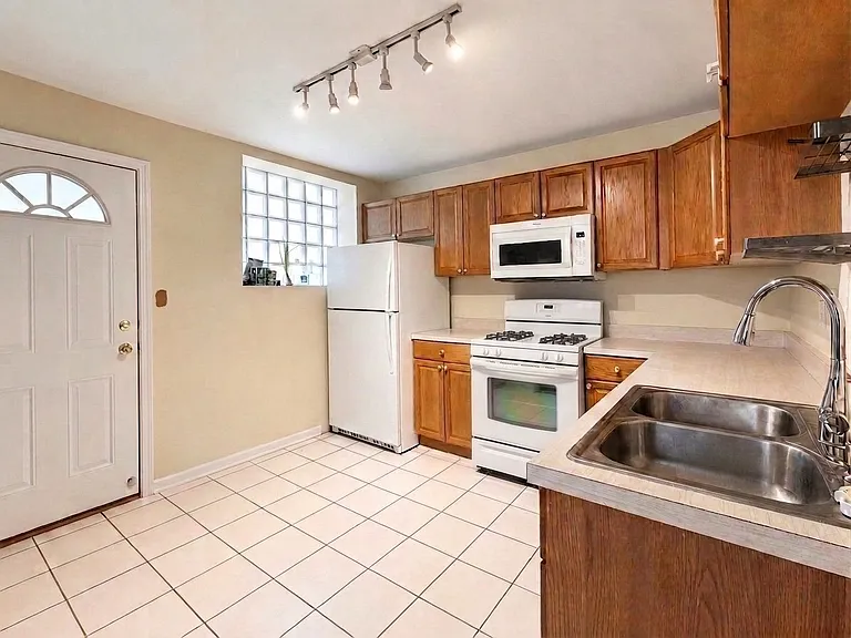 1458 W Olive Ave #2 — Photo 23