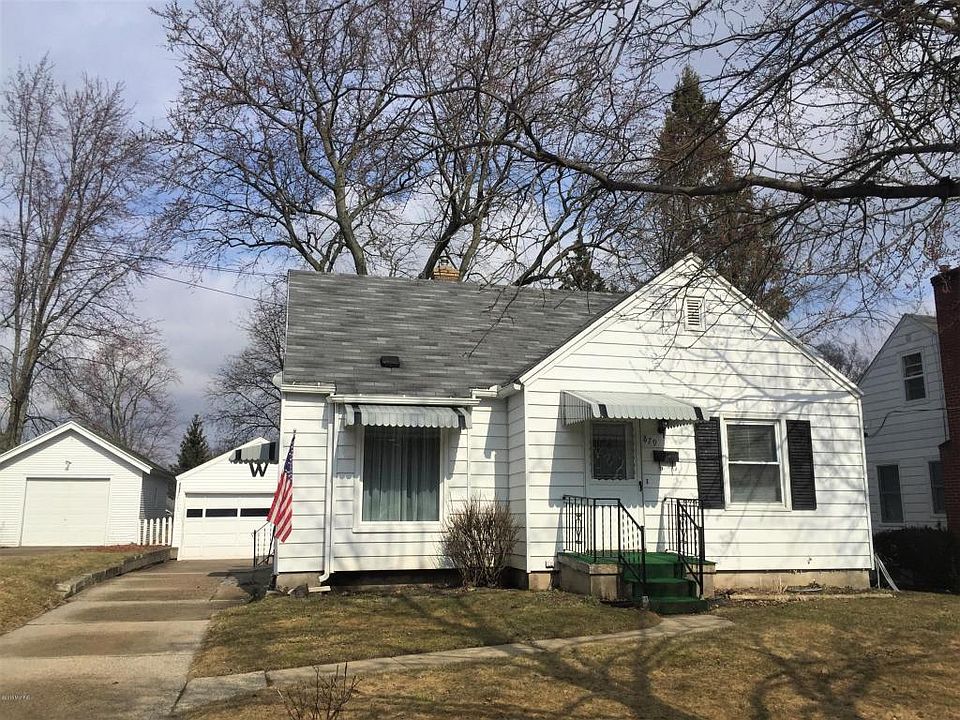 1st image of 879 Arlington St NE