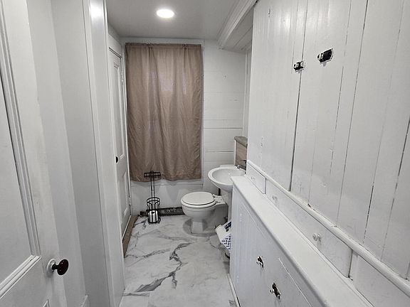 5th image of 293 Jackson St