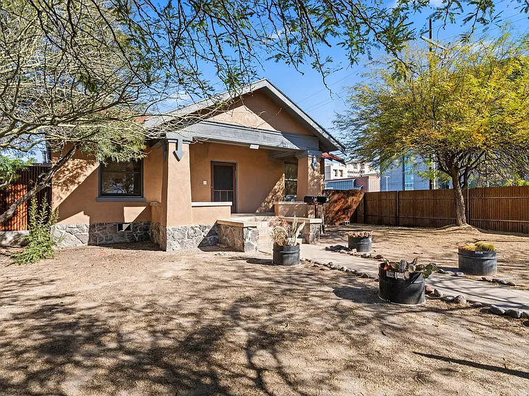 1541 E Mabel St — Photo 16