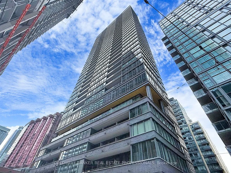 8 Charlotte St #513