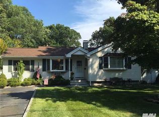 9 Antler Ln, South Setauket, NY 11720