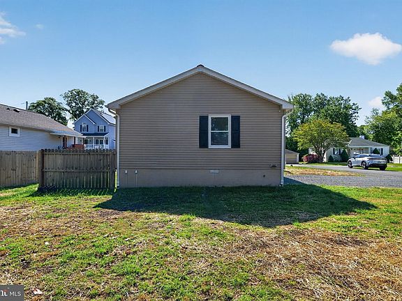 3rd image of 13218 Rivervan Ave