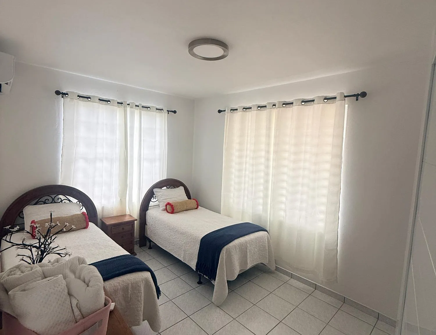 2 bed, 2.0 bath, 1000 sqft, $1,200 — Photo 3
