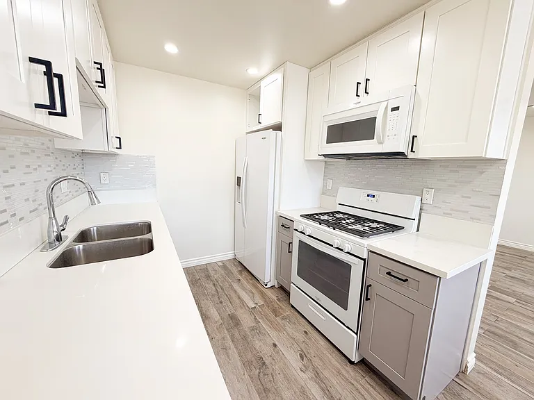 5130 Wood Ave #E — Photo 3