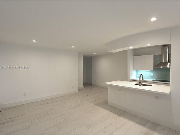 2nd image of 1021 Michigan Ave APT 8