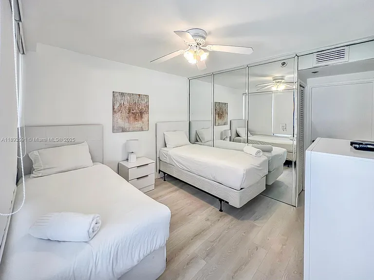5225 Collins Ave #517 — Photo 5