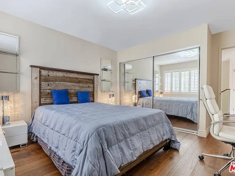 2637 Angelo Dr — Photo 42