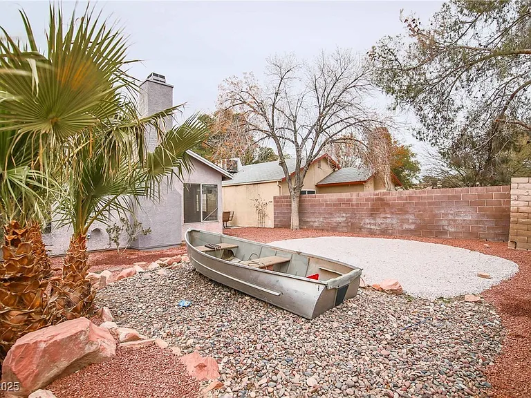 7399 Topeka Dr — Photo 29