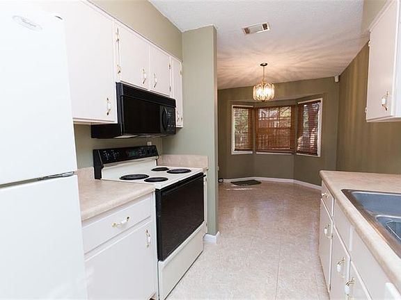 3rd image of 2313 Southampton Dr