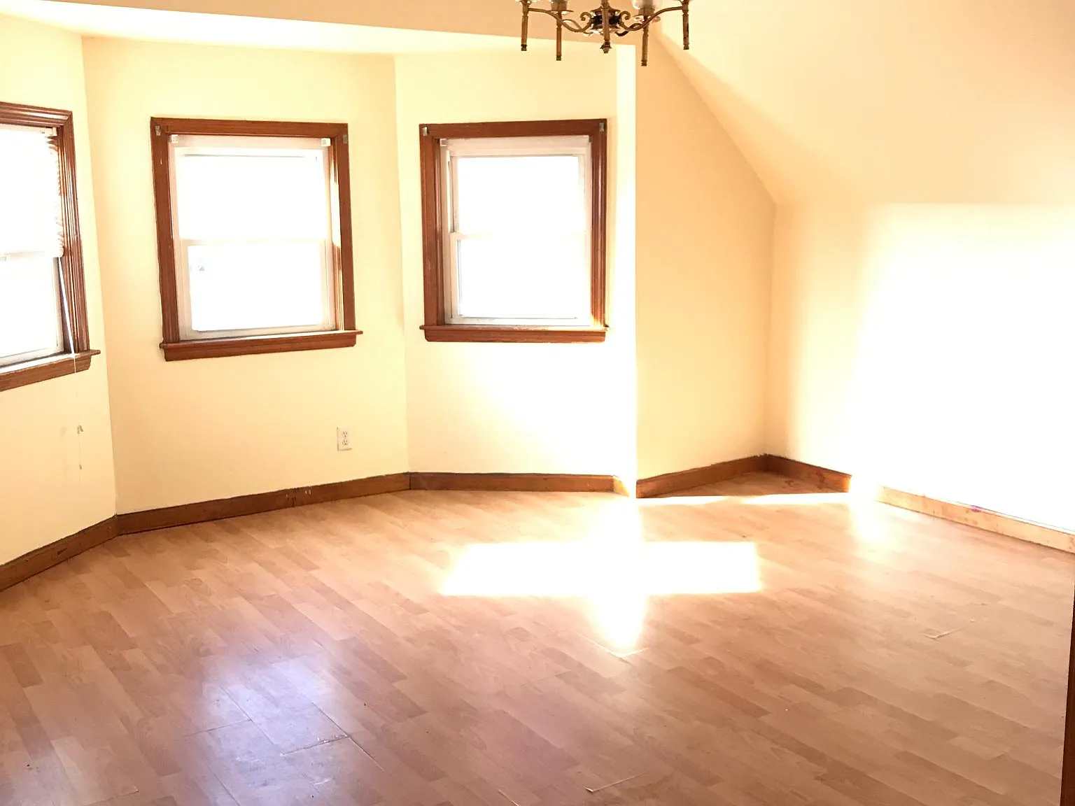 3 bed, 1250 sqft, $2,800 — Photo 2