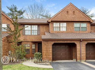 22 Sutton Pl, Islip, NY 11751