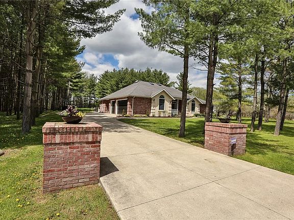 2nd image of 5 Lawden Woods