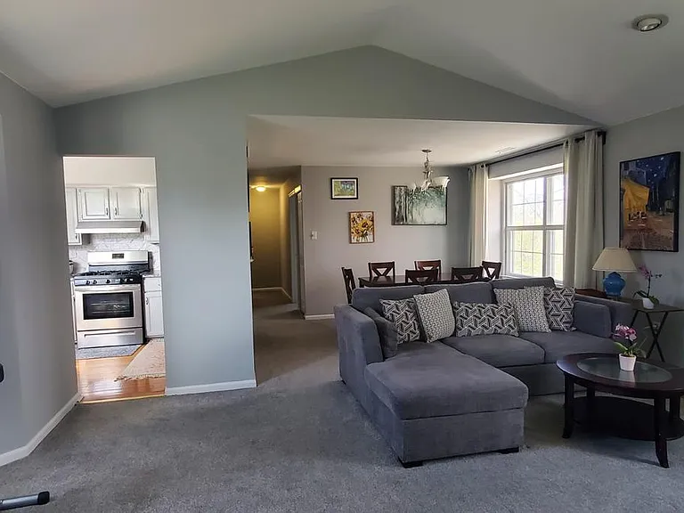 665 Rose Hollow Dr — Photo 4