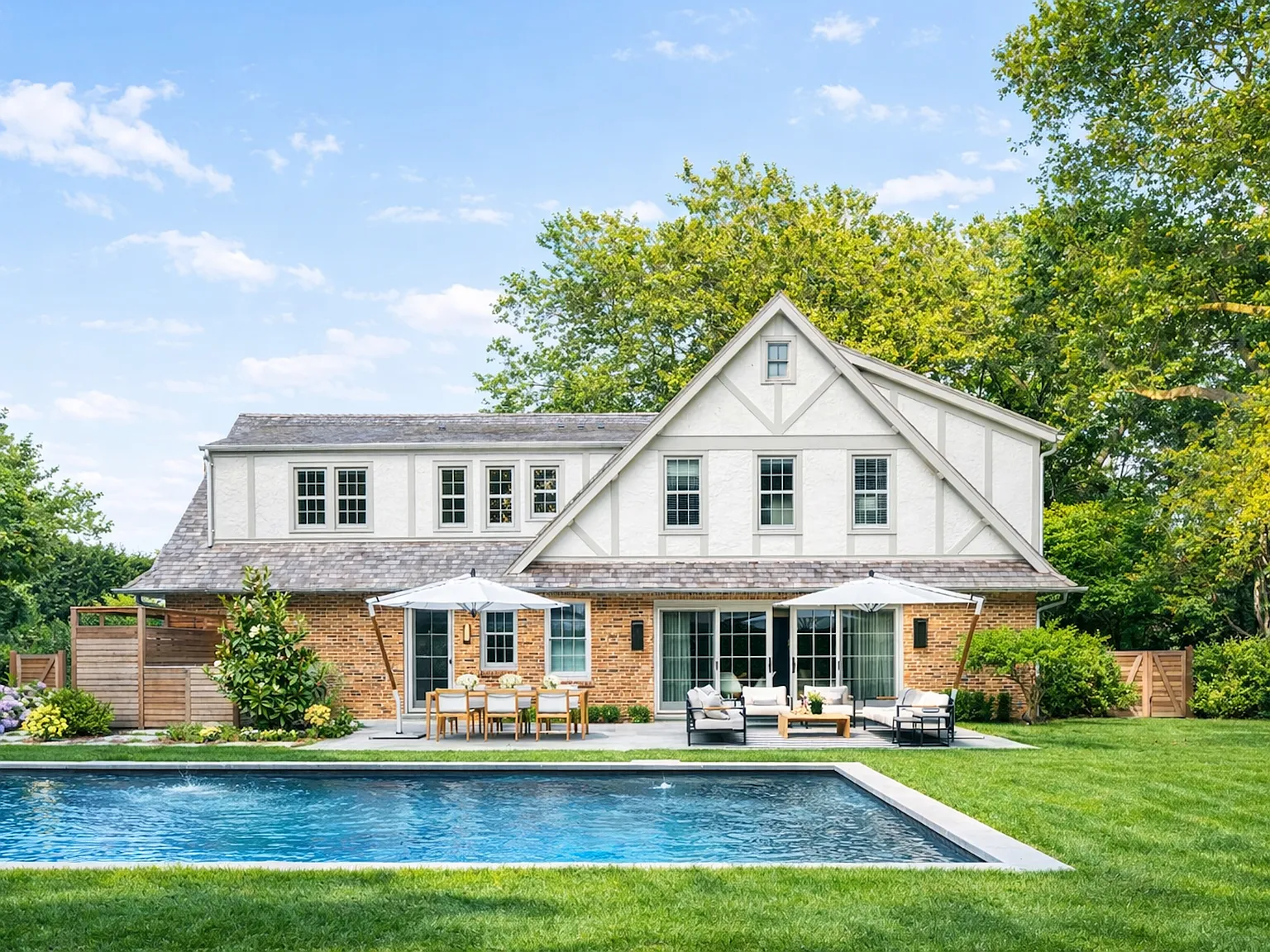 East Hampton Village Prime on Mill Hill Lane — Photo 1