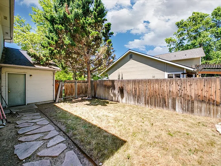 1802 N Heath Ave — Photo 34