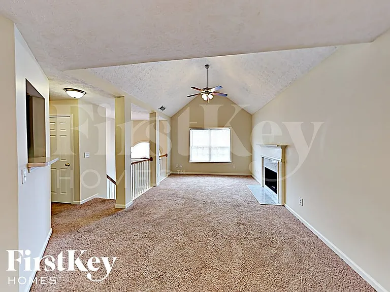 8012 Mustang Ln — Photo 2