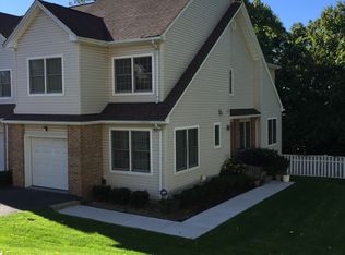 401 Grand Ridge Dr, Ridgefield, NJ 07657