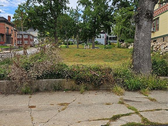5th image of 923 Center St