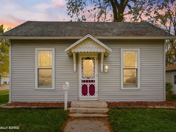 307 7th St SE, Independence, IA 50644
