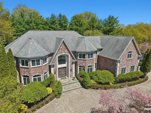 47 Cortland Trl, Mahwah, NJ 07430