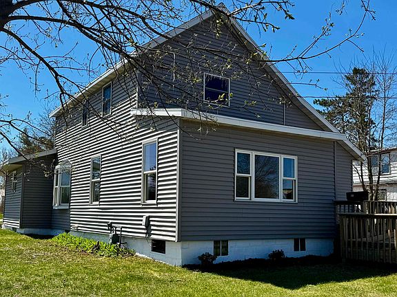 3rd image of 930 E Randall St