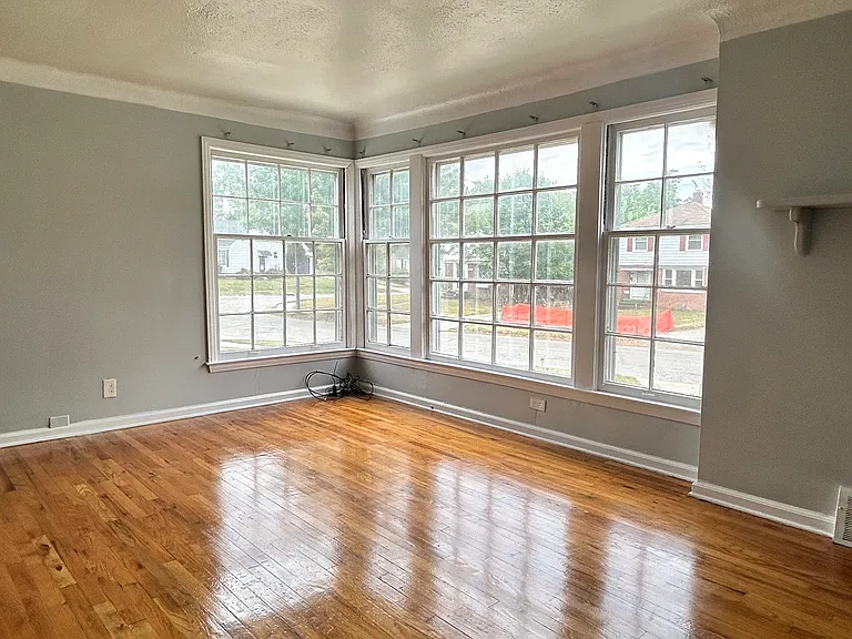 18805 Maple Heights Blvd — Photo 3