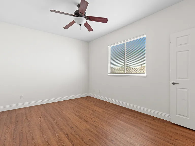 2733 Kildrummie St — Photo 23