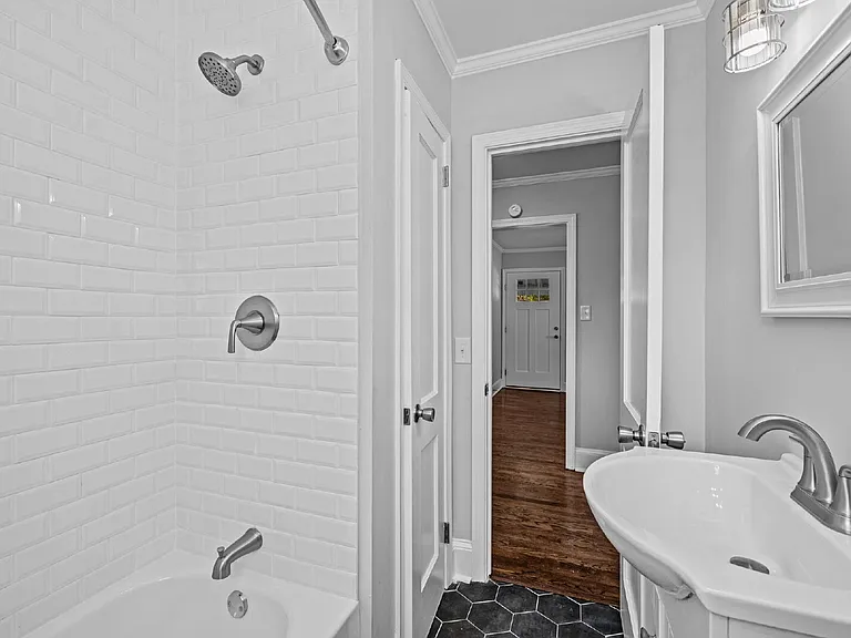 206 Raynor St — Photo 13