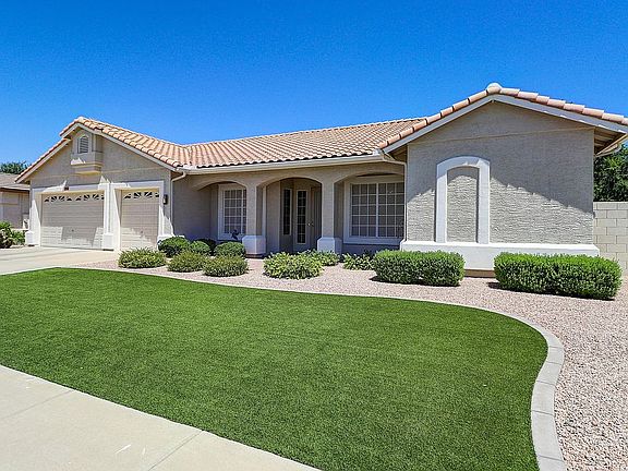 3rd image of 7816 W Country Gables Dr
