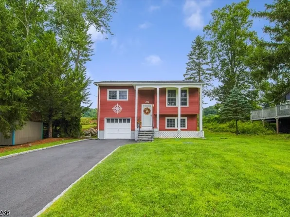 35 Lorettacong Dr, Jefferson Twp., NJ 07849
