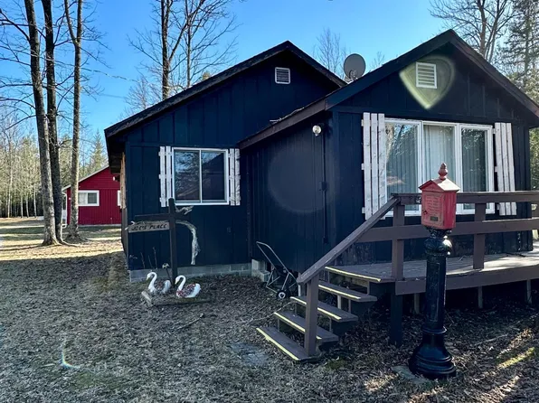 9845 Empire Dr, Kabetogama, MN 56669