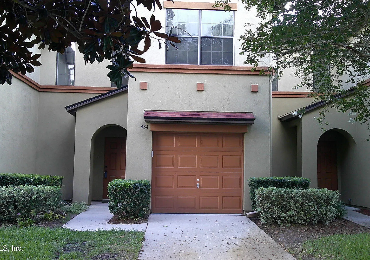 3 bed, 2.5 bath, 1800 sqft, $2,375 — Photo 1