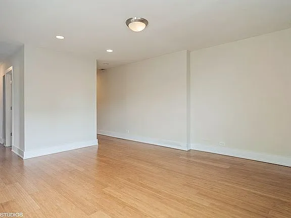 1047 W Madison St #203 — Photo 3