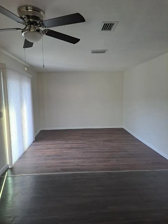 2 bed, 700 sqft, $1,900 — Photo 2