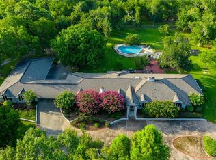 703 Oak Dr, Friendswood, TX 77546