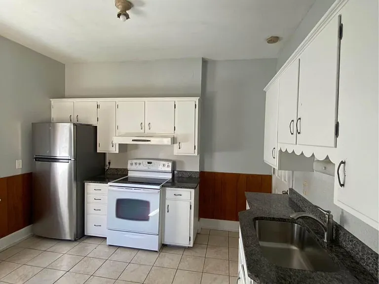 426 S Maumee St — Photo 5